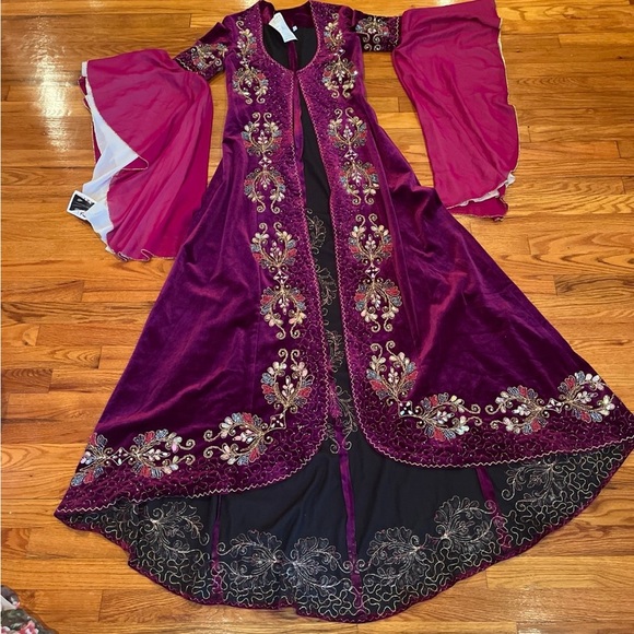 Bridal velvet kaftan - Picture 1 of 8